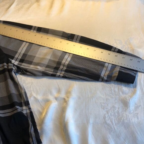 French Laundry  2X Plaid Long Sleeve Button Down  Pit to PIt 27 1/4", EUC - Picture 15 of 16